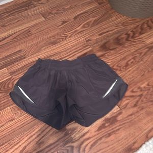 Lululemon Hotty Hot Short II SIZE: 4